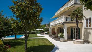 Fantastic estate in Bribir, Vinodolska Općina on 4646 sq.m. of land, with tennis terrain and pool 