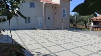 Furnished family house with a garage in a quiet location, Busoler, Pula 