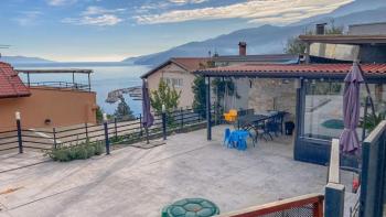 Apartment in Opatija with sea views, 150-200 meters from the sea 