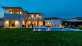 Villa fascinante dans la région de Porec - palais moderne dans la verdure à 1,5 km de la mer 