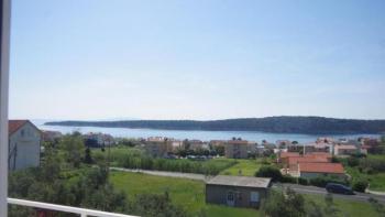 Dom z 5 apartamentami w Barbat na Rabu, Rab, 300m od morza 