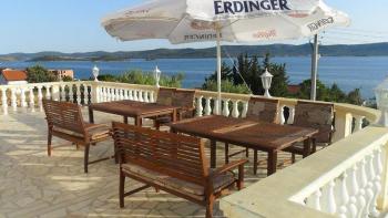 Perfect hotel only 50 meters from the sea in Zadar area with restaurant and fitness 