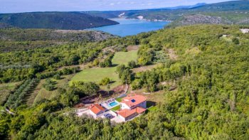 Luxus villa Rakaljban, Marčana területén, 2,5 km-re a tengertől 