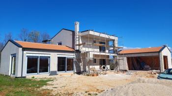 Villa individuelle avec piscine en construction à Groznjan 