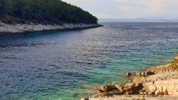 Building land on Korcula island in Vela Luka -1st row to the sea 