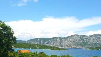 Terrain urbain sur la magnifique île de Korcula à 50 m de la mer 