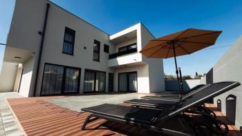 Modern semi-detached villa with swimming pool near the sea in Pomer, Medulin area 