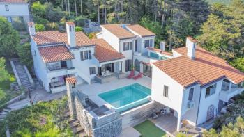 Villa Veprinacban, Opatija medencével és gyönyörű kilátással a tengerre 