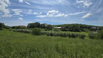 Terrain urbain bon marché à seulement 6 km de Rovinj 