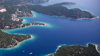 A wonderful secluded land plot of land on the island of Brac on the FIRST LINE in a quiet bay, Dalmatia, Croatia. 