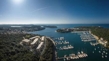 PORTO PULA luxury residence on the 1st line to the by luxury yachting marina! 