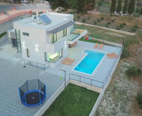 Modern villa tengerre néző kilátással Split közvetlen közelében - pic 19