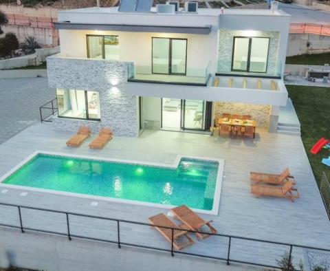 Modern villa tengerre néző kilátással Split közvetlen közelében - pic 20