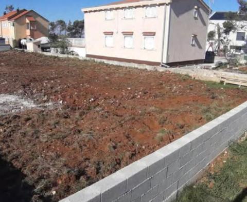 Terrain constructible dans la région de Zadar, à 90m de la mer seulement - pic 4