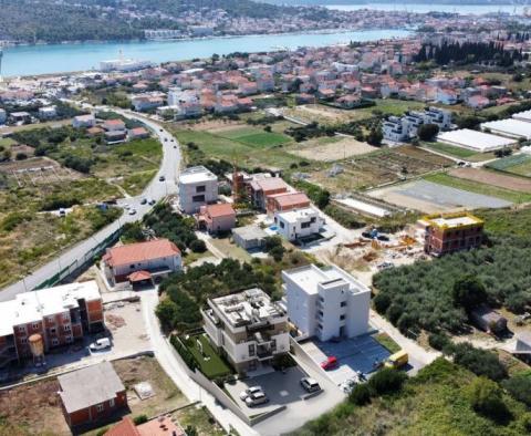 Új apartman komplexum Trogir környékén, a tenger közvetlen közelében - pic 18