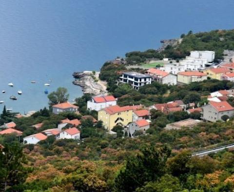 Grundstück in Klenovica, 150-200 m vom Meer entfernt, mit der Möglichkeit, ein Gebäude mit 6 Wohnungen zu bauen - foto 2