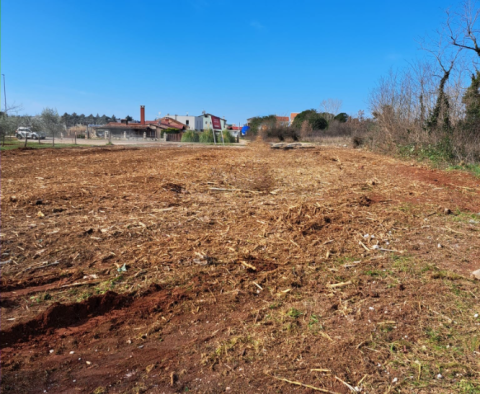 Rare urban land for sale in Umag area, mere 500 meters from the sea - pic 3