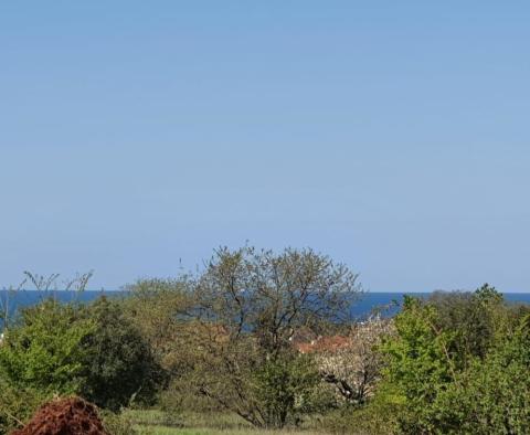 Terrain constructible avec vue mer dans la région de Porec, à 900m de la mer - pic 2