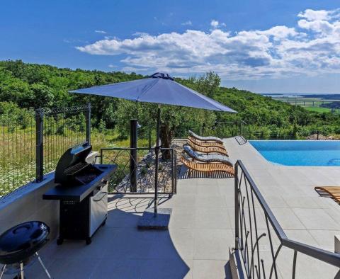 Villa with a panoramic view of the sea in Brtonigla - pic 9