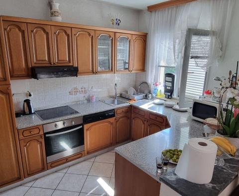 Apartamenty i lokale użytkowe w spokojnej okolicy blisko morza w Novi Vinodolski - pic 38