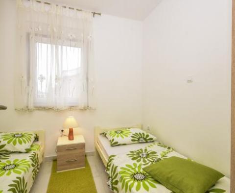 Turistická nemovitost se 4 apartmány pouhých 70 m od moře v oblasti Zaton, Zadar - pic 3