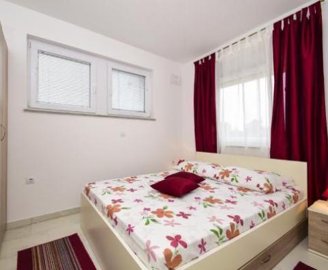 Turistická nemovitost se 4 apartmány pouhých 70 m od moře v oblasti Zaton, Zadar - pic 4