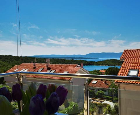 Exceptional 2-bedroom apartment with pool and sea view on Krk island - pic 4