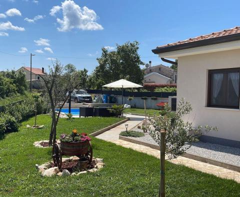 Családi villa csendes környezetben Visnjanban, Porec környékén - pic 3