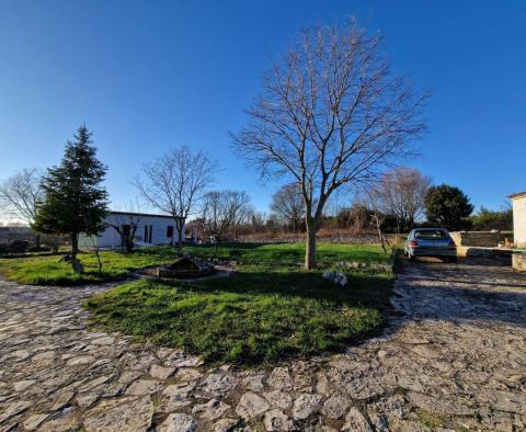 Stone house with two residential units in Svetvincenat - pic 13