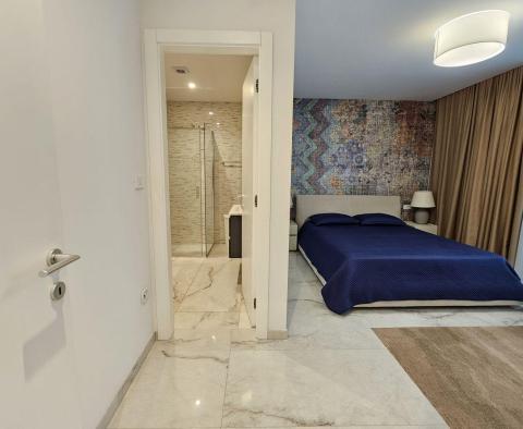 Luksusowy apartament z 3 sypialniami 200 m od plaży i centrum miasta Rovinj - pic 41