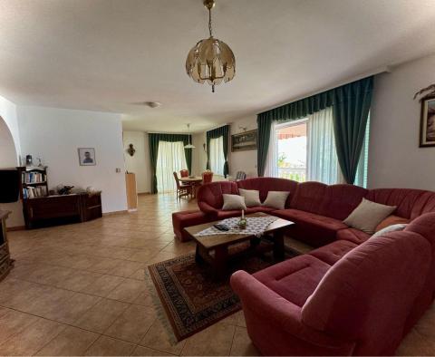 Spacious house with three apartments 600m from the sea in Malinska - pic 17