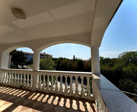 Spacious house with three apartments 600m from the sea in Malinska - pic 29