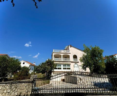 Spacious house with three apartments 600m from the sea in Malinska - pic 48