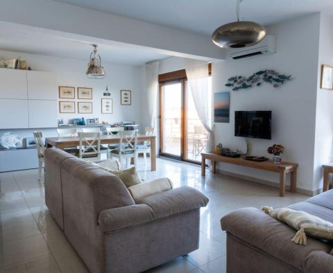 Beautiful family apartment with terrace and garage by the sea in Banjole. for sale - pic 8