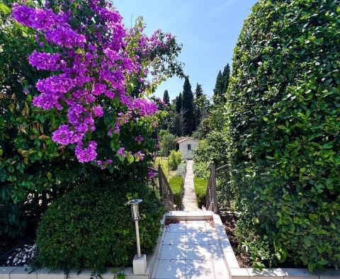 Villa à Kastela avec piscine et garage, à vendre - pic 12