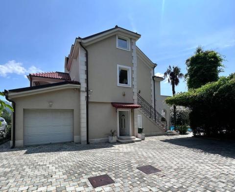 Villa à Kastela avec piscine et garage, à vendre - pic 28