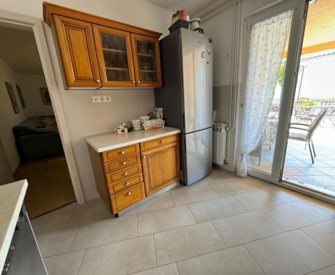 Samostatně stojící dům s apartmány v prestižní lokalitě na ostrově Rab, na prodej - pic 11