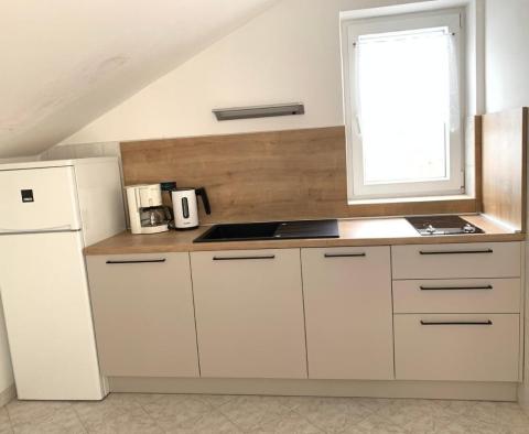 Samostatně stojící dům s apartmány v prestižní lokalitě na ostrově Rab, na prodej - pic 16