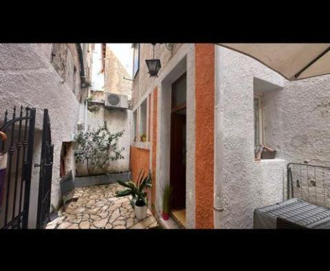 Business premise in old Rovinj, 50m from the sea, for sale - pic 9