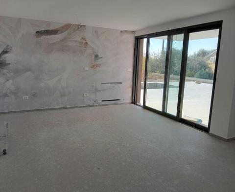 Appartement de luxe au rez-de-chaussée avec piscine chauffée à Porec, à vendre - pic 8