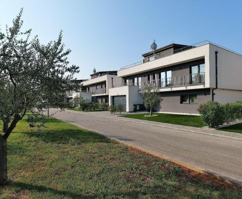 Modern new villa with sea view in Banjole gated condominium, 50m from the sea, for sale - pic 42