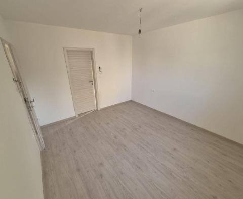 Appartement de deux chambres à Medulin avec parking, vue sur la mer, à vendre - pic 2