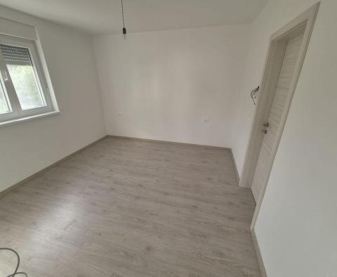 Appartement de deux chambres à Medulin avec parking, vue sur la mer, à vendre - pic 3