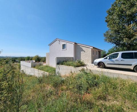 Villa nouvellement construite avec piscine à débordement, parking souterrain privé et vue fantastique sur la mer à Porec, à vendre - pic 14