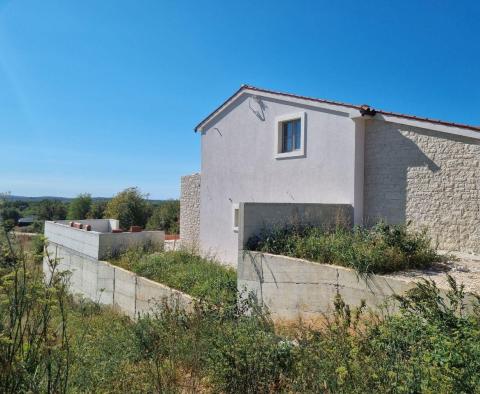 Villa nouvellement construite avec piscine à débordement, parking souterrain privé et vue fantastique sur la mer à Porec, à vendre - pic 15