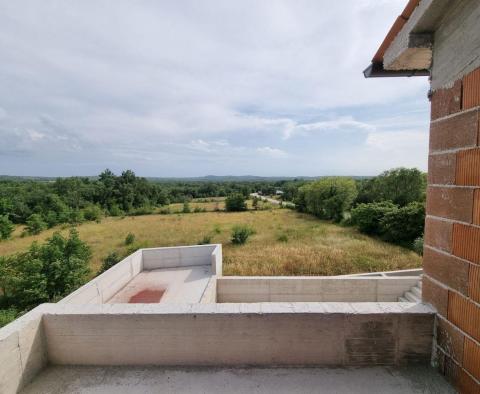 Villa nouvellement construite avec piscine à débordement, parking souterrain privé et vue fantastique sur la mer à Porec, à vendre - pic 42