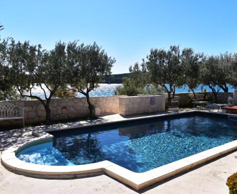 Exclusively with us! Astonishing 1st line villa in Seget Donji, Trogir, for sale! - pic 6