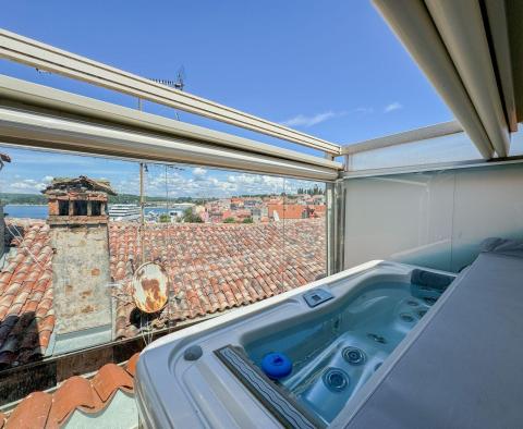 Immeuble superbement décoré au cœur de Rovinj avec terrasse sur le toit, vue, jacuzzi, à vendre - pic 2