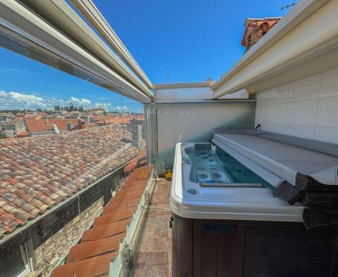 Rovinj szívében kiválóan berendezett épület tetőterasszal, kilátással, jacuzzival, eladó - pic 10