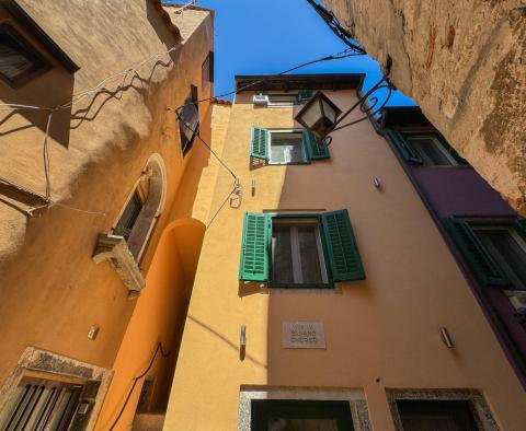 Immeuble superbement décoré au cœur de Rovinj avec terrasse sur le toit, vue, jacuzzi, à vendre - pic 14